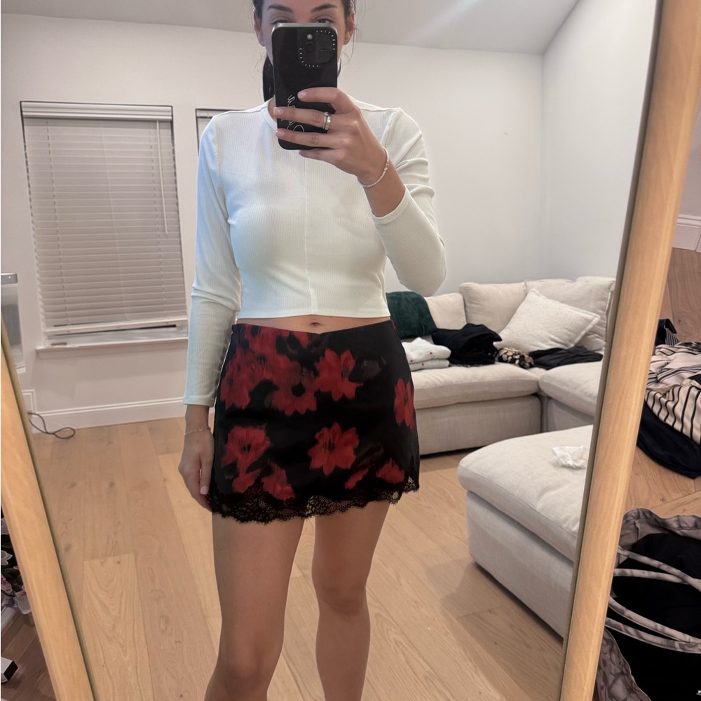 Abercrombie & Fitch Black and Red Floral Mini Skirt - Picture 3 of 5
